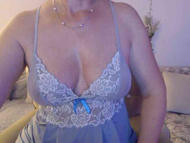 goodSnowQueen webcam