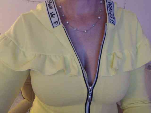 goodSnowQueen webcam