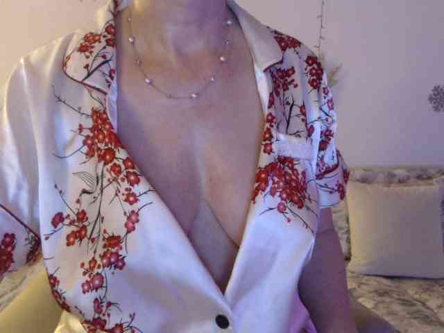 goodSnowQueen webcam