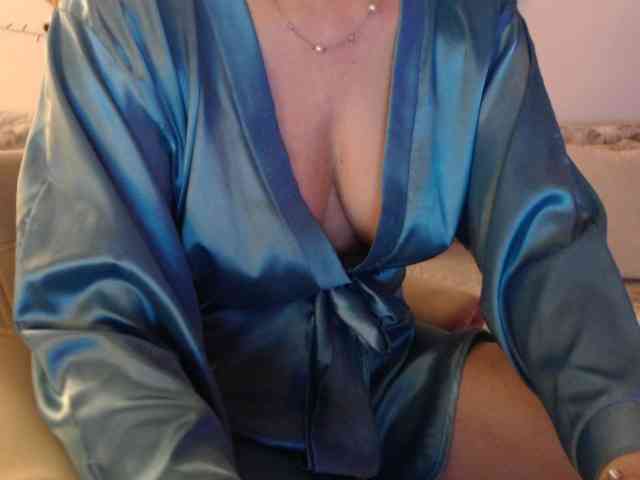 goodSnowQueen webcam