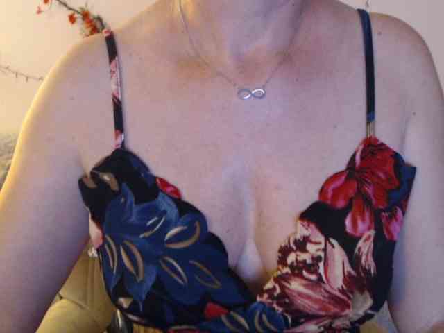 goodSnowQueen webcam