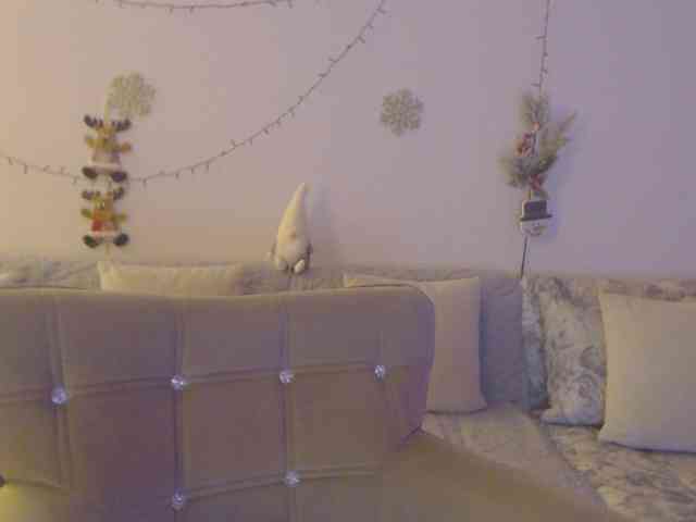goodSnowQueen webcam