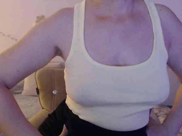 goodSnowQueen webcam