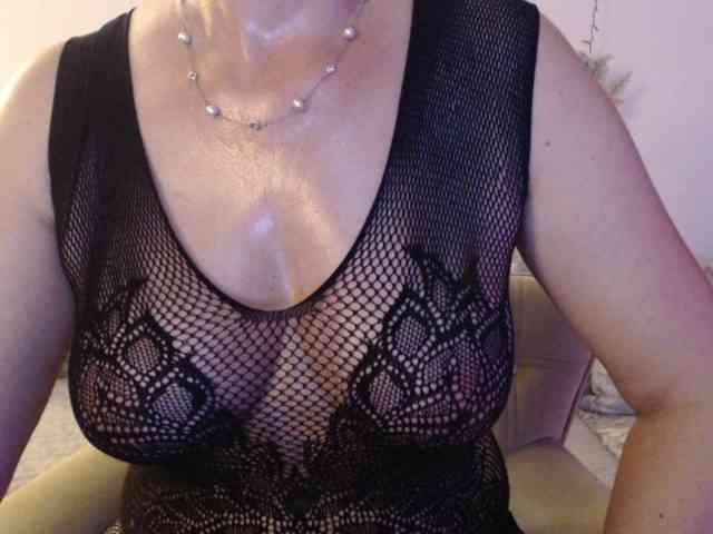 goodSnowQueen webcam