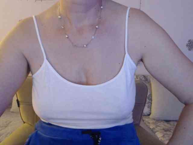 goodSnowQueen webcam