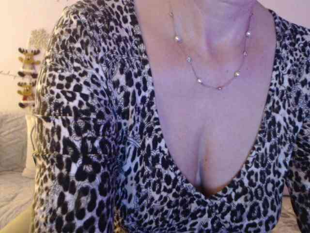 goodSnowQueen webcam