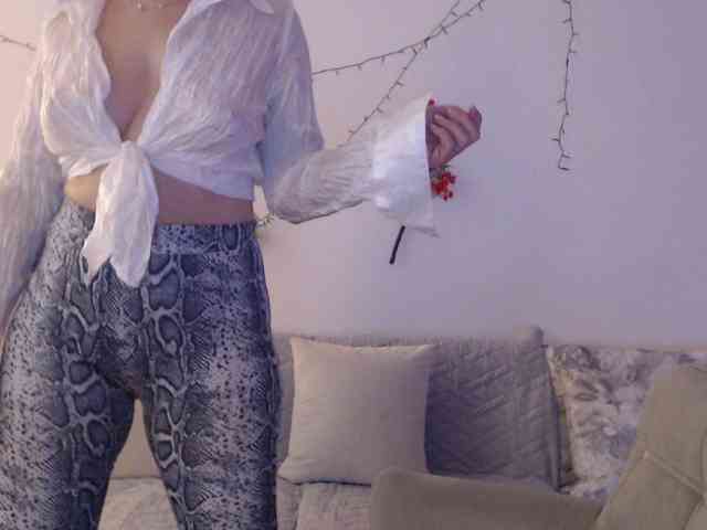 goodSnowQueen webcam