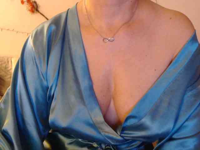 goodSnowQueen webcam