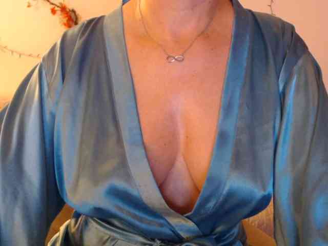 goodSnowQueen webcam