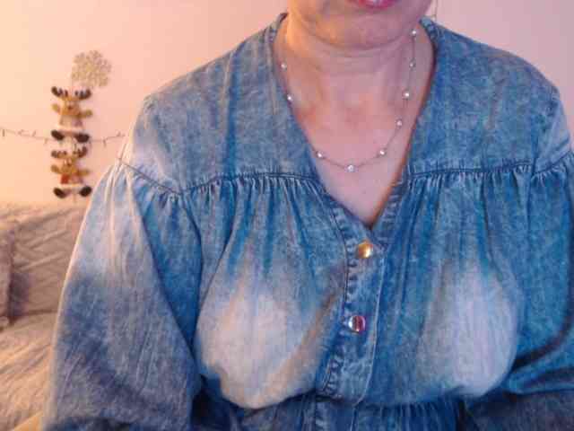 goodSnowQueen webcam