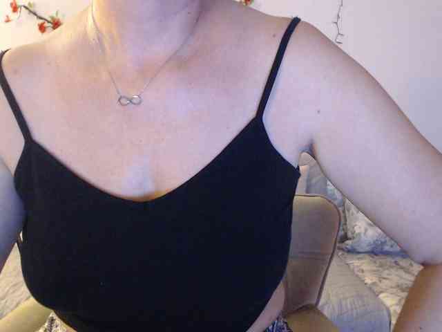 goodSnowQueen webcam