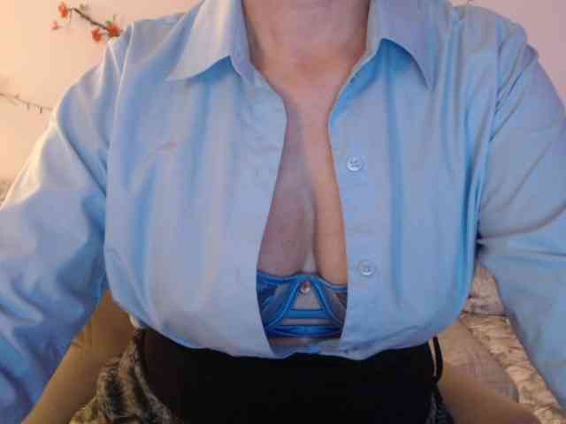 goodSnowQueen webcam