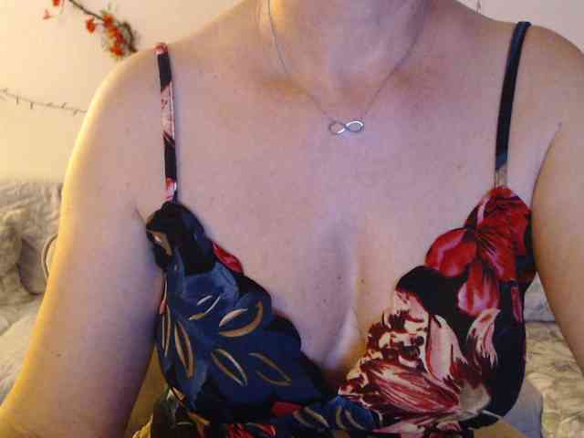 goodSnowQueen webcam