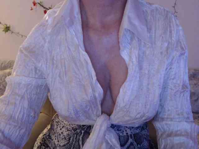 goodSnowQueen webcam