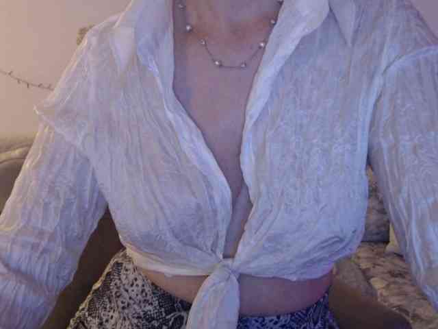 goodSnowQueen webcam