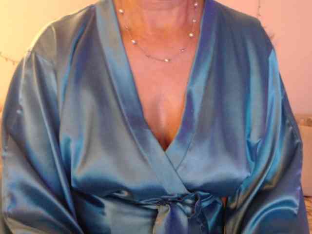 goodSnowQueen webcam