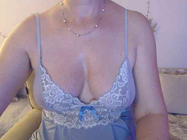 goodSnowQueen webcam