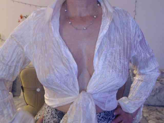 goodSnowQueen webcam