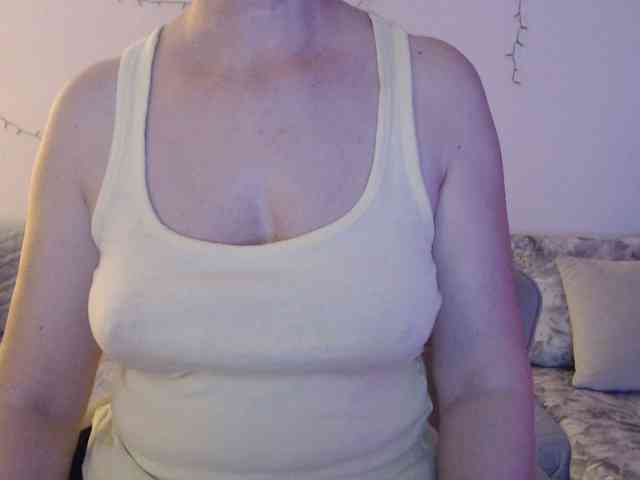 goodSnowQueen webcam