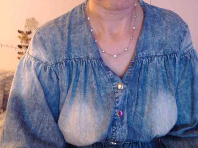 goodSnowQueen webcam