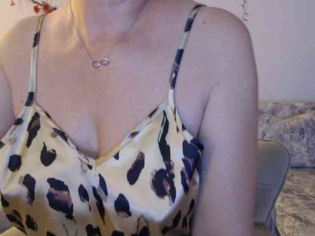 goodSnowQueen webcam