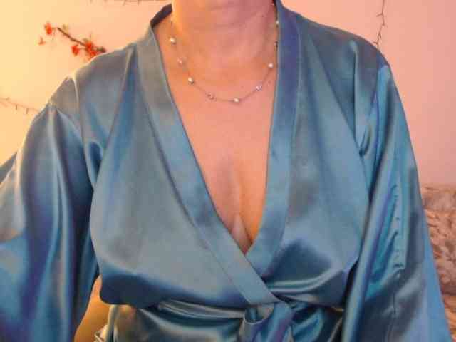 goodSnowQueen webcam