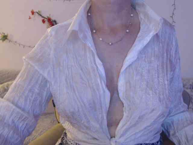 goodSnowQueen webcam