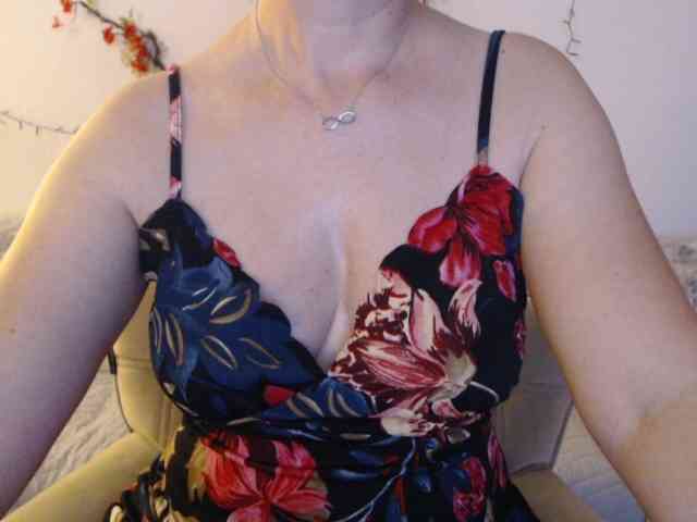 goodSnowQueen webcam