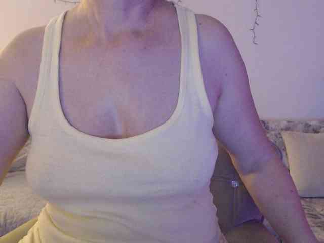 goodSnowQueen webcam