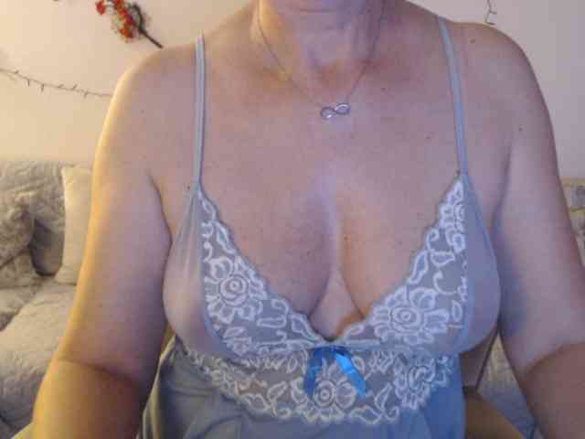 goodSnowQueen webcam
