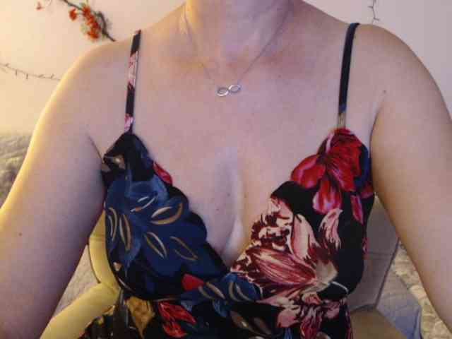 goodSnowQueen webcam