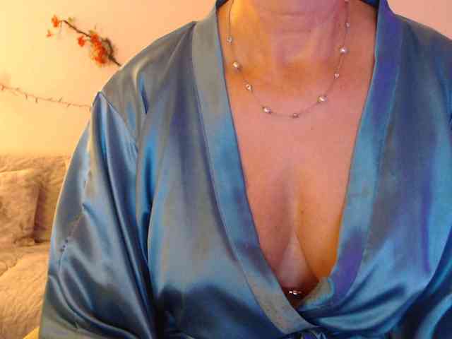 goodSnowQueen webcam