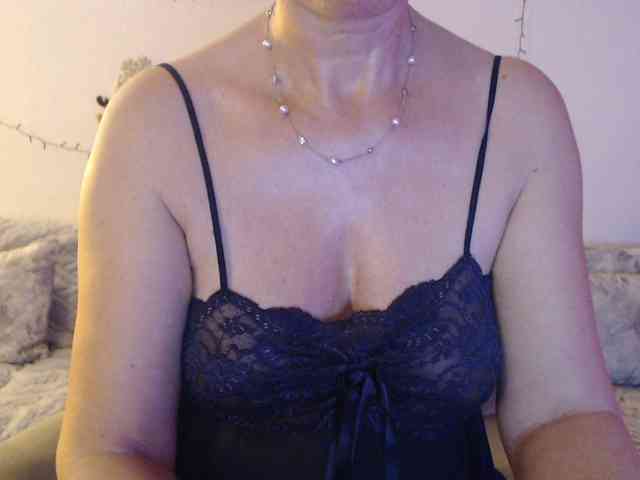 goodSnowQueen webcam