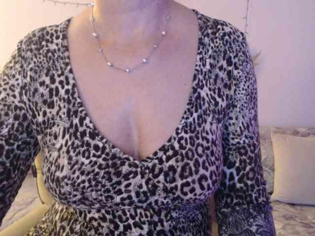 goodSnowQueen webcam