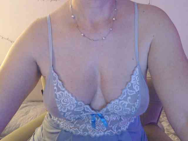 goodSnowQueen webcam