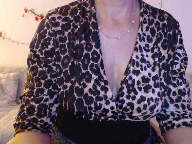 goodSnowQueen webcam