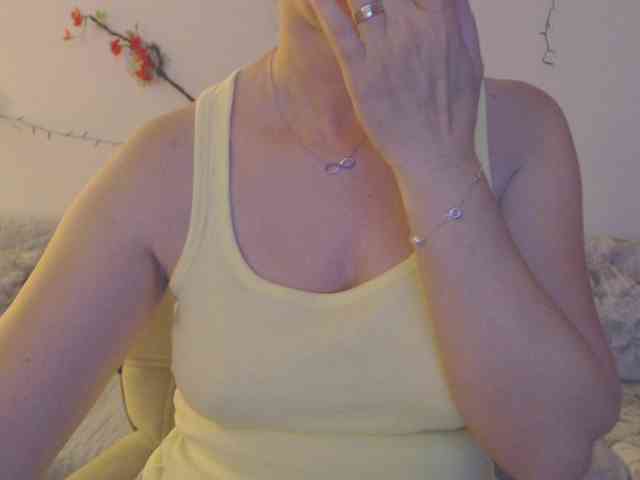goodSnowQueen webcam