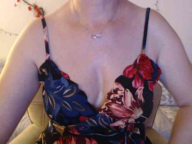 goodSnowQueen webcam