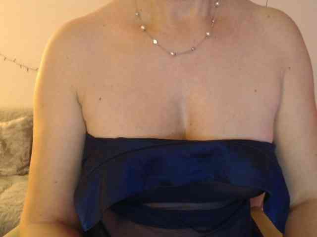 goodSnowQueen webcam