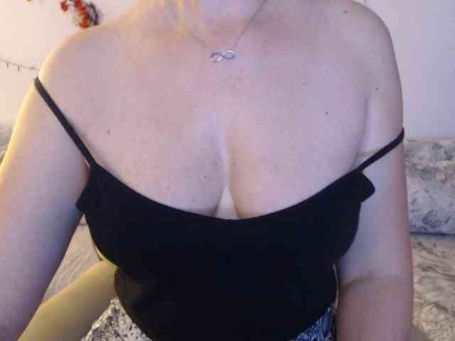 goodSnowQueen webcam