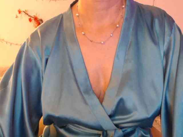 goodSnowQueen webcam