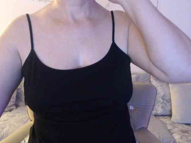 goodSnowQueen webcam