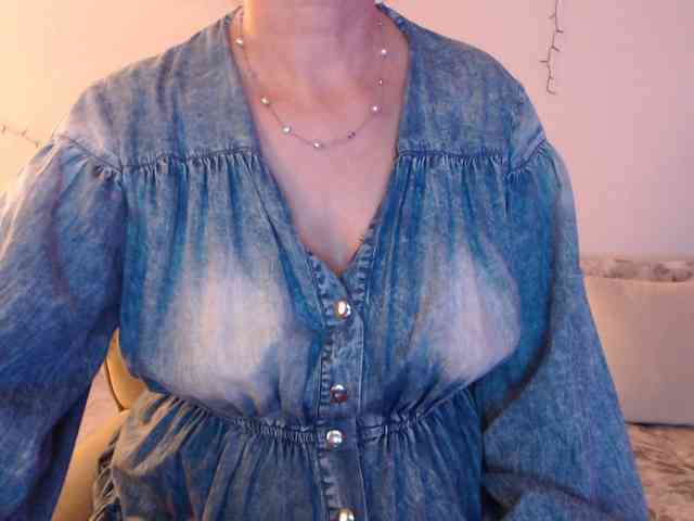 goodSnowQueen webcam