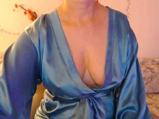 goodSnowQueen webcam