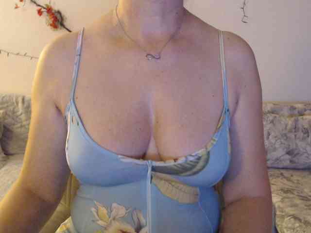 goodSnowQueen webcam
