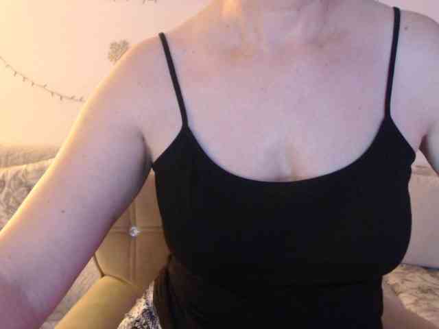 goodSnowQueen webcam