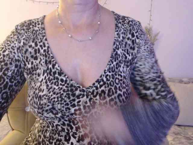 goodSnowQueen webcam