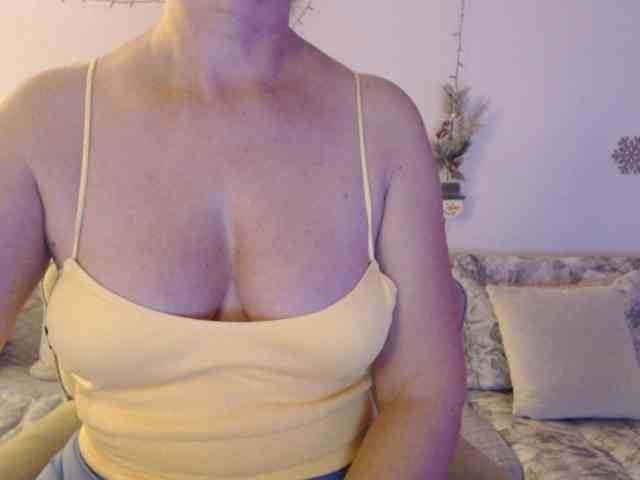 goodSnowQueen webcam