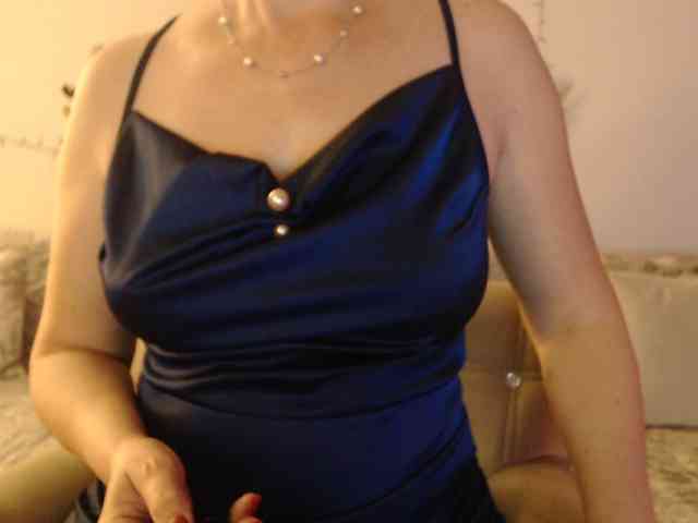 goodSnowQueen goodSnowQueen