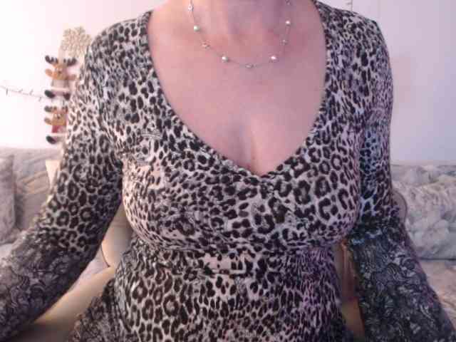 goodSnowQueen webcam